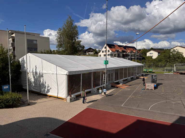 Die Aufbauarbeiten haben begonnen